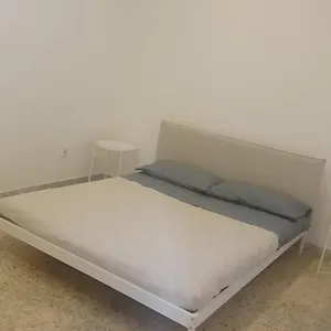 Est Naples
